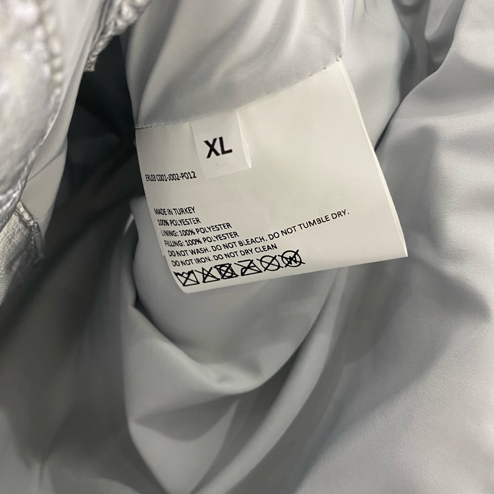 ERL
Silver Woven Puffer Vest - Picture 4 of 4